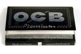 Cogérsela con papel de fumar. Cogérsela con papel de fumar.