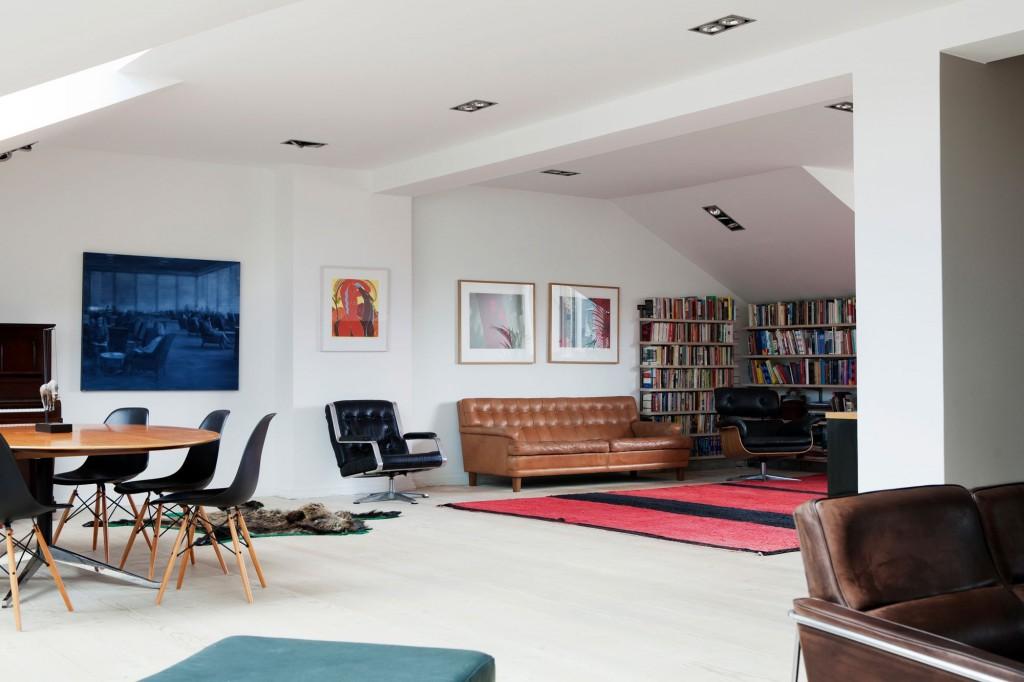 El salón de un espectacular ático El salón de un espectacular ático