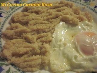 HAMBURGUESA DE BUEY A LA PLANCHA CON PURÉ DE COLIFLOR Y HUEVO FRITO HAMBURGUESA DE BUEY A LA PLANCHA CON PURÉ DE COLIFLOR Y HUEVO FRITO