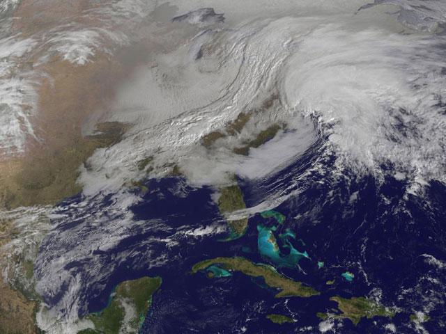 dos tormentas se juntan en la costa este de EE.UU.
