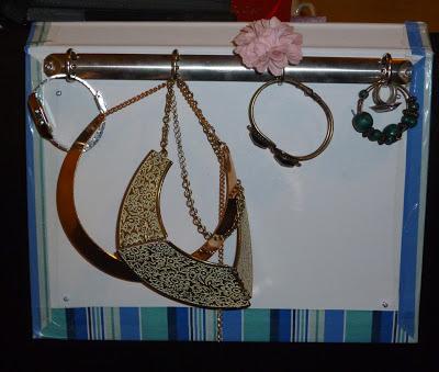 DIY: CÓMO ORGANIZAR NUESTROS COMPLEMENTOS CON UNA CARPETA DE ANILLAS DIY: CÓMO ORGANIZAR NUESTROS COMPLEMENTOS CON UNA CARPETA DE ANILLAS
