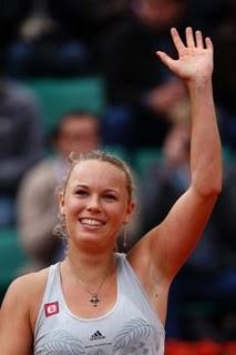 Henin ganó, Wozniacki en cuartos, Venus afuera