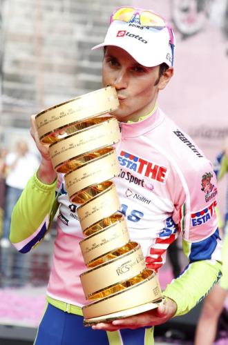 Basso gana el Giro de Italia