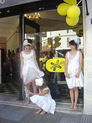 Dos opciones de compras: por la calle o por la red Dos opciones de compras: por la calle o por la red