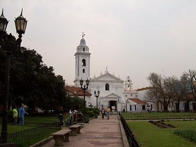 Dos opciones de compras: por la calle o por la red Dos opciones de compras: por la calle o por la red