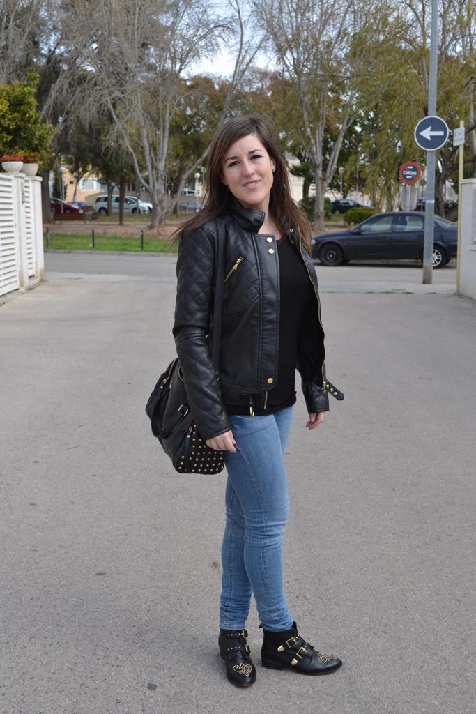 Look of the day: black and gold Look of the day: black and gold