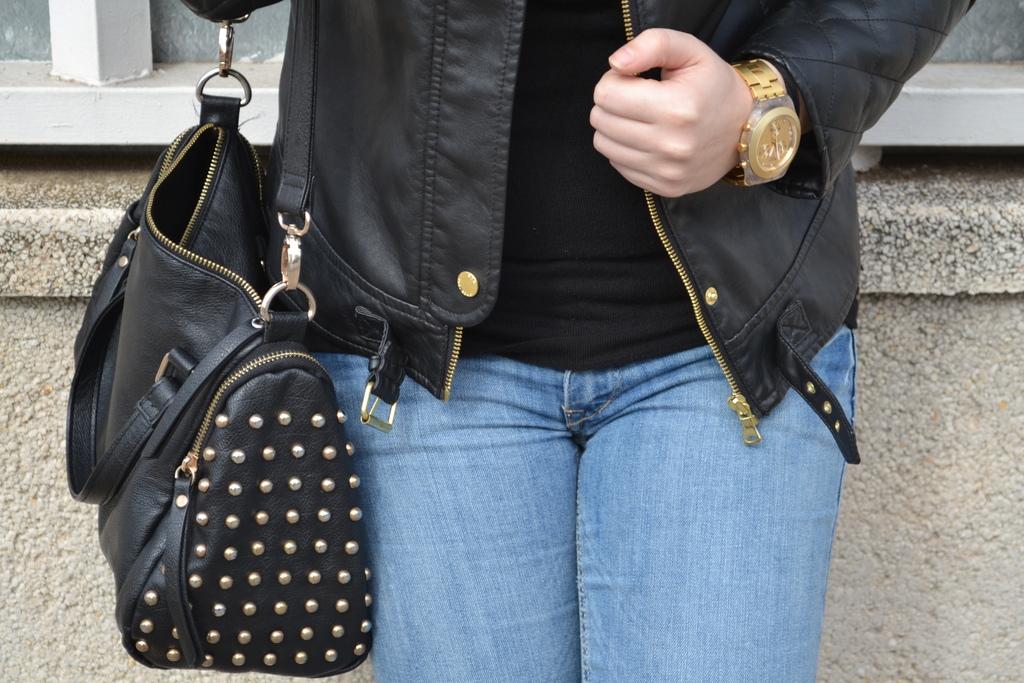 Look of the day: black and gold Look of the day: black and gold