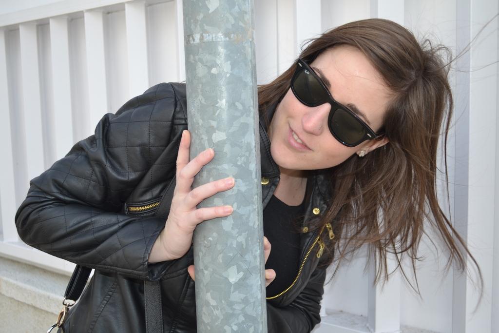 Look of the day: black and gold Image Hosted by ImageShack.us