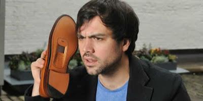 (595) OPERADORA BRITÁNICA DE TELEFONÍA RECICLA ZAPATOS PARA CREAR “ZAPATÓFONOS” (595) OPERADORA BRITÁNICA DE TELEFONÍA RECICLA ZAPATOS PARA CREAR “ZAPATÓFONOS”