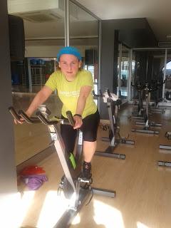 COMO HACER DEPORTE Y NO MORIR EN EL INTENTO COMO HACER DEPORTE Y NO MORIR EN EL INTENTO