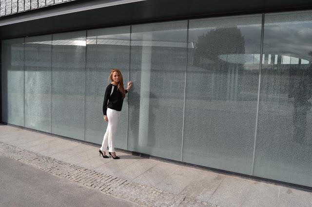 WHITE PANTSEstos pantalones fueron una de las compras que... WHITE PANTSEstos pantalones fueron una de las compras que...