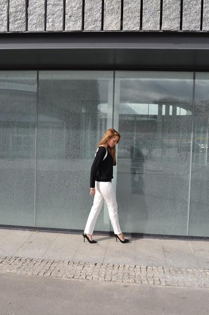 WHITE PANTSEstos pantalones fueron una de las compras que... WHITE PANTSEstos pantalones fueron una de las compras que...