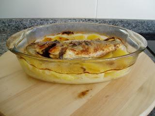 DORADA CON PATATAS Y CEBOLLA DORADA CON PATATAS Y CEBOLLA
