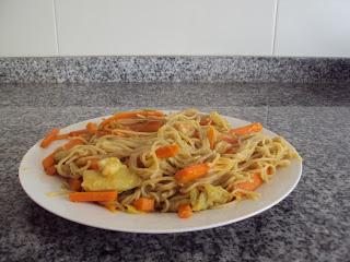 FIDEOS CHINOS CON VERDURAS Y GAMBAS FIDEOS CHINOS CON VERDURAS Y GAMBAS