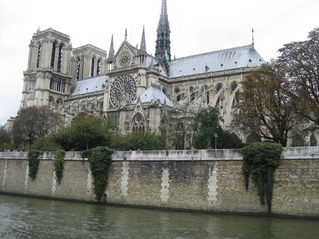 PARIS: LOVE IS IN THE AIR