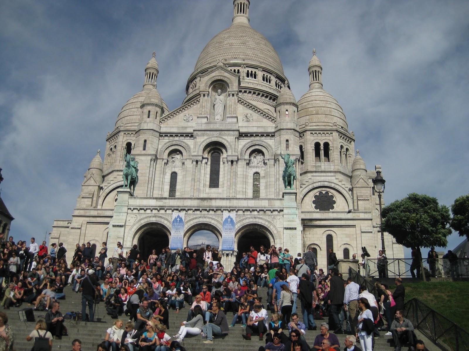 PARIS: LOVE IS IN THE AIR