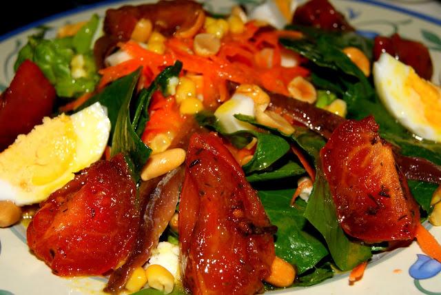 Ensalada de espinacas con tomates confitados y vinagreta de miel Ensalada de espinacas con tomates confitados y vinagreta de miel