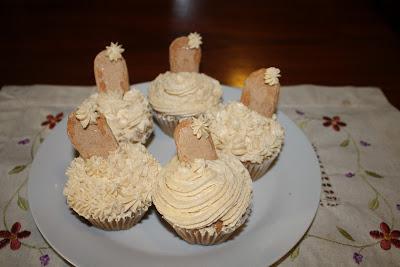 Cupcake con Buttercream de bizcochos Coral Cupcake con Buttercream de bizcochos Coral