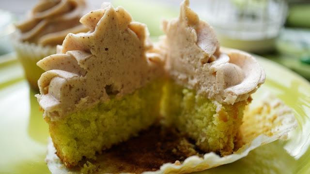 Open Apple & Cinnamon cupcake (green inside) Cupcakes de manzana y canela para San Valentin