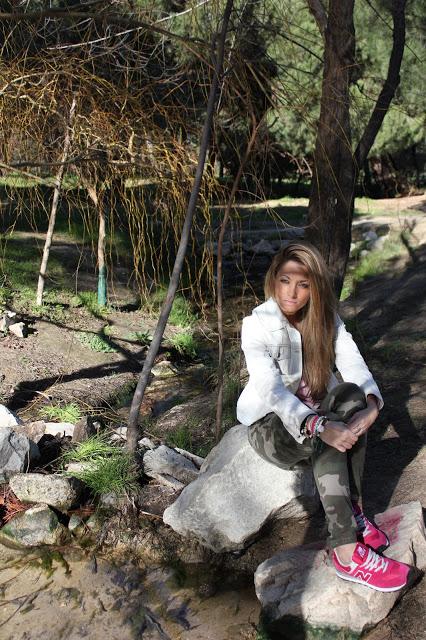 A TOUCH OF PINKBuenos días!!! hoy os traigo un look basta... A TOUCH OF PINKBuenos días!!! hoy os traigo un look basta...