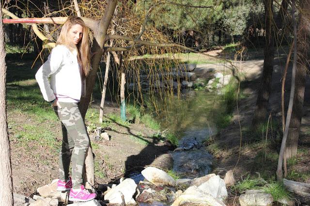 A TOUCH OF PINKBuenos días!!! hoy os traigo un look basta... A TOUCH OF PINKBuenos días!!! hoy os traigo un look basta...