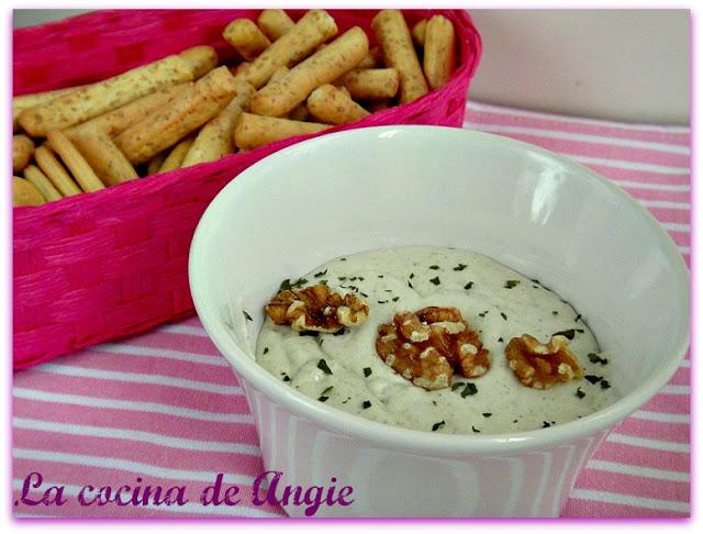 DIP DE QUESO AZUL Y NUECES DIP DE QUESO AZUL Y NUECES