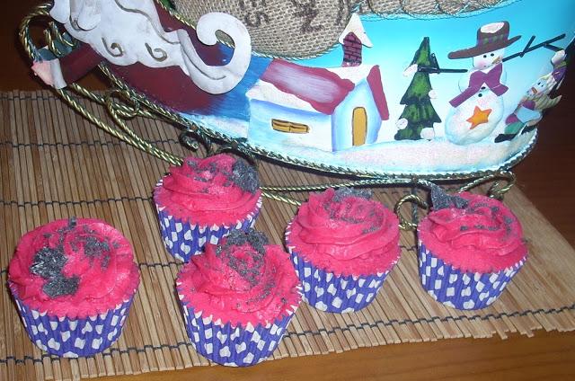 CUPCAKES CON CARBÓN DE AZÚCAR