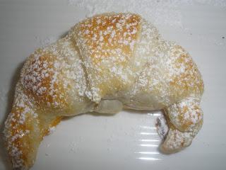Mini croissants rellenos de almendra Mini croissants rellenos de almendra