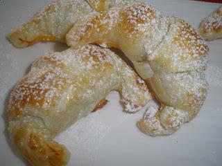 Mini croissants rellenos de almendra Mini croissants rellenos de almendra