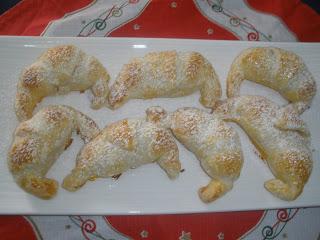 Mini croissants rellenos de almendra Mini croissants rellenos de almendra