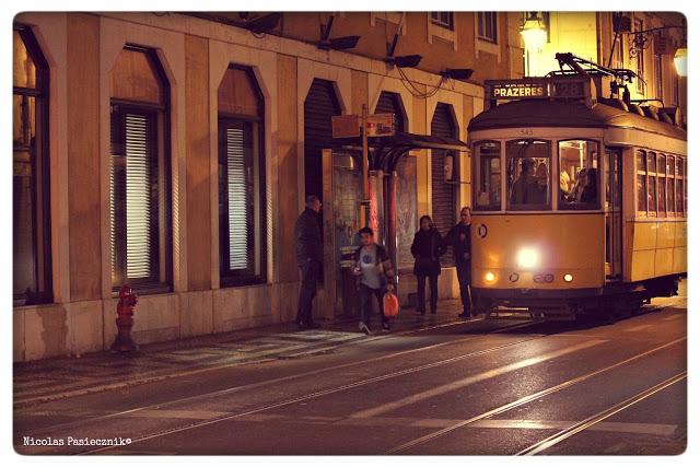 Lisboa da noite: de la Plaza del Comercio a la Plaza del Rossío Lisboa da noite: de la Plaza del Comercio a la Plaza del Rossío