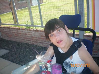 Mirándola a los ojos copié este poema:Estoy mirandote a l... Mirándola a los ojos copié este poema:Estoy mirandote a l...