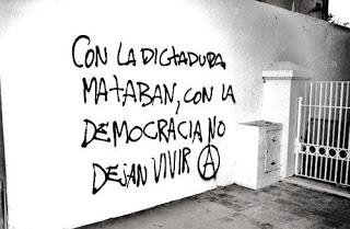 Dicen que es democracia, pero es una farsa Dicen que es democracia, pero es una farsa