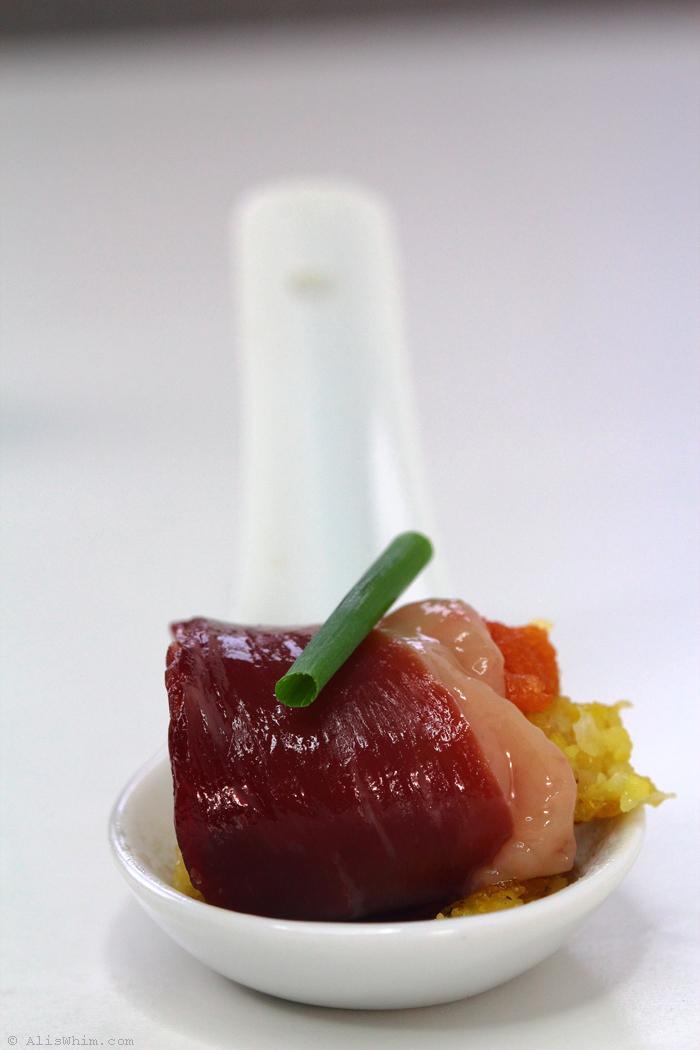 Bocados de jamón de pato con polenta y tomate snack duck ham and polenta