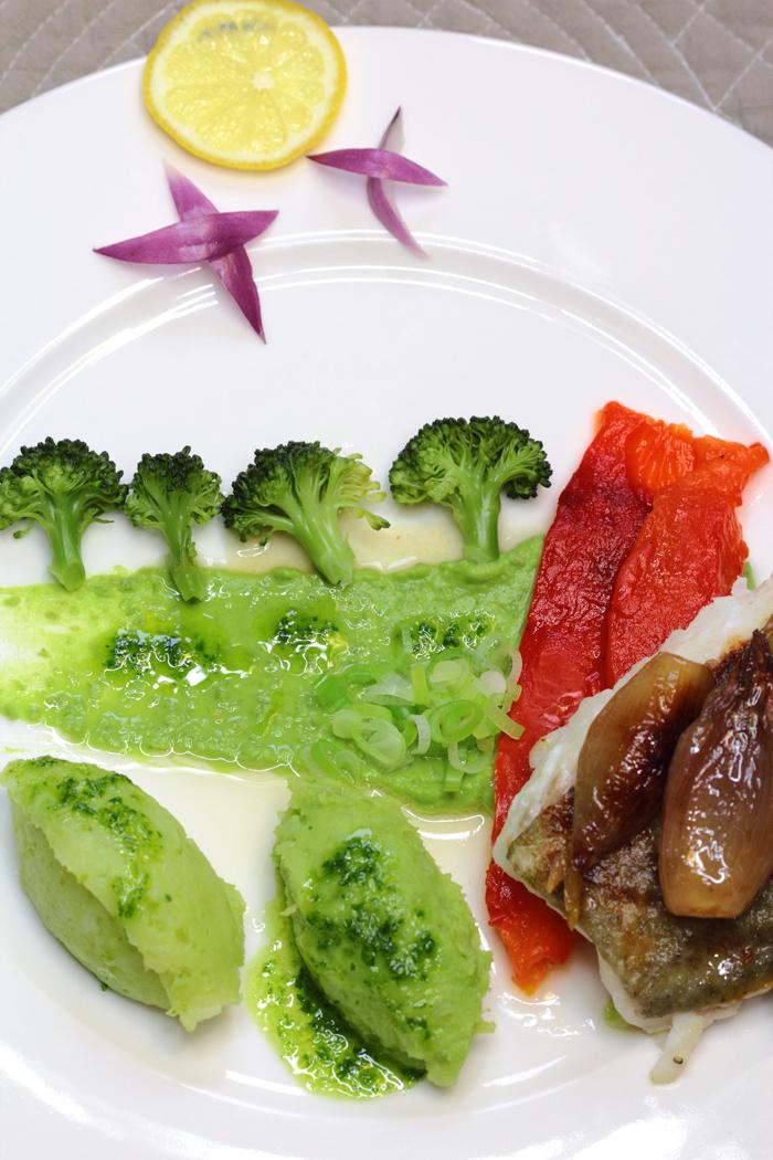 Paisaje de verduras con bacalao Vegetable landscape with cod