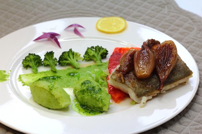 Paisaje de verduras con bacalao Vegetable landscape with cod