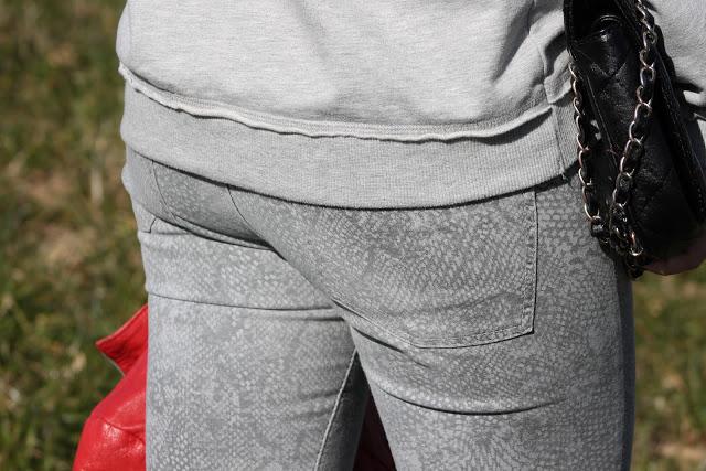 Sudadera + tacones Sudadera + tacones