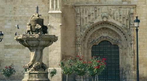 Por las rutas de Quevedo y el vino Plaza de España -Valdepeñas-