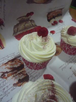 Cupcakes de Frambuesa con chocolate (y otros con Cava para el Reto...) Cupcakes de Frambuesa con chocolate (y otros con Cava para el Reto...)