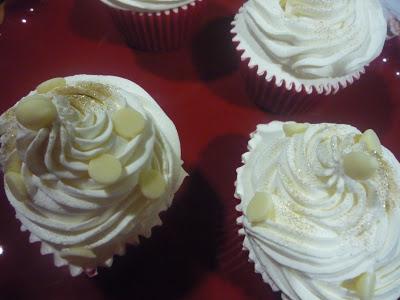 Cupcakes de Frambuesa con chocolate (y otros con Cava para el Reto...) Cupcakes de Frambuesa con chocolate (y otros con Cava para el Reto...)