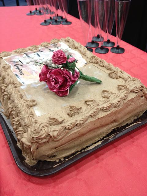Tarta libro con bouquet de flores Tarta libro con bouquet de flores