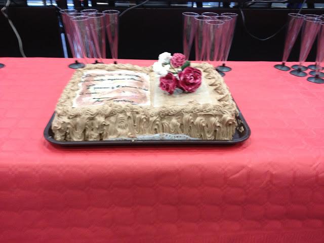 Tarta libro con bouquet de flores Tarta libro con bouquet de flores