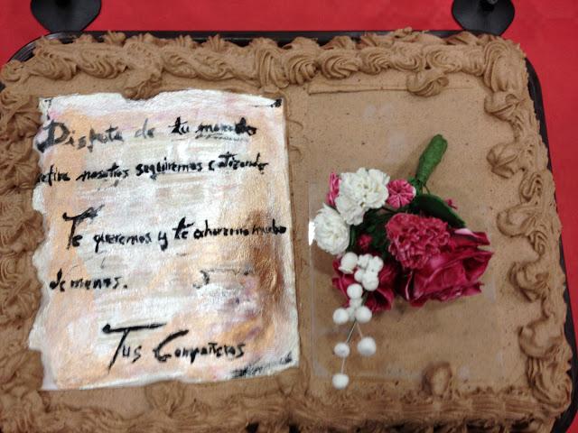 Tarta libro con bouquet de flores Tarta libro con bouquet de flores
