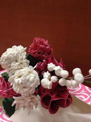 Tarta libro con bouquet de flores Tarta libro con bouquet de flores