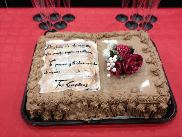 Tarta libro con bouquet de flores Tarta libro con bouquet de flores