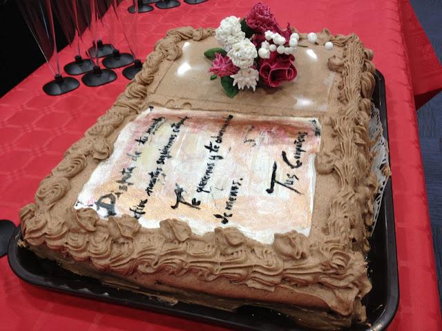 Tarta libro con bouquet de flores Tarta libro con bouquet de flores
