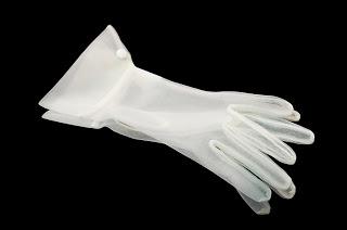 Guante tul 3002 de El Tocador de la Novia Ante la duda, la sencillez es la mejor elección