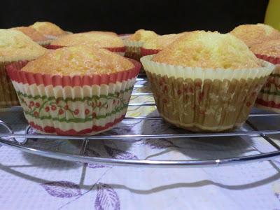 ARBOLITOS NAVIDEÑOS Y BUTTERCREAM DE LIMON ARBOLITOS NAVIDEÑOS Y BUTTERCREAM DE LIMON