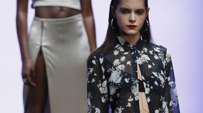 Moda 2013. La cantante RIHANNA diseñó y presentó su primera colección de ropa para la marca británica River Island. Moda 2013. La cantante RIHANNA diseñó y presentó su primera colección de ropa para la marca británica River Island.