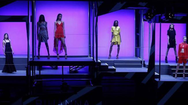 Moda 2013. La cantante RIHANNA diseñó y presentó su primera colección de ropa para la marca británica River Island. Moda 2013. La cantante RIHANNA diseñó y presentó su primera colección de ropa para la marca británica River Island.